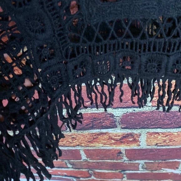 Black Crochet Fringe Square Top Size XL - Picture 9 of 9